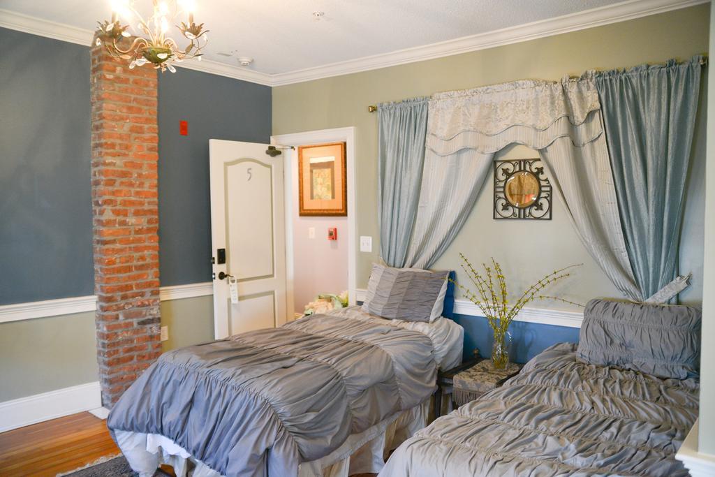 Naomi'S Inn Bed & Breakfast Springfield Bagian luar foto