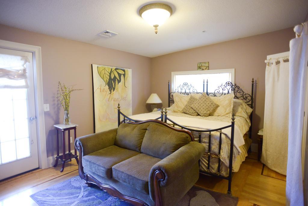 Naomi'S Inn Bed & Breakfast Springfield Bagian luar foto