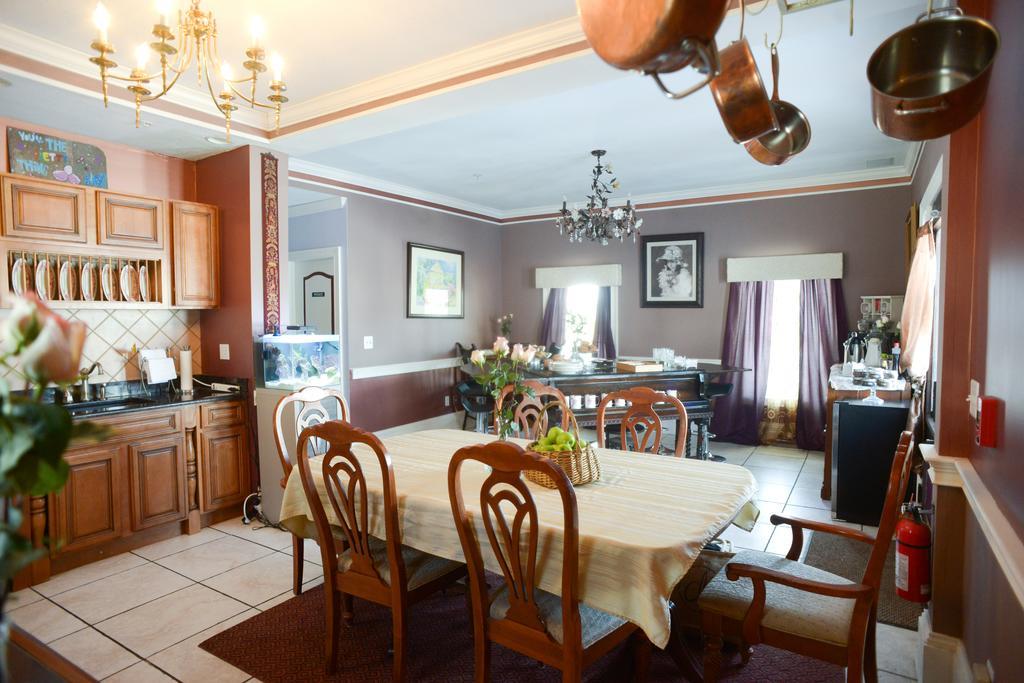 Naomi'S Inn Bed & Breakfast Springfield Bagian luar foto