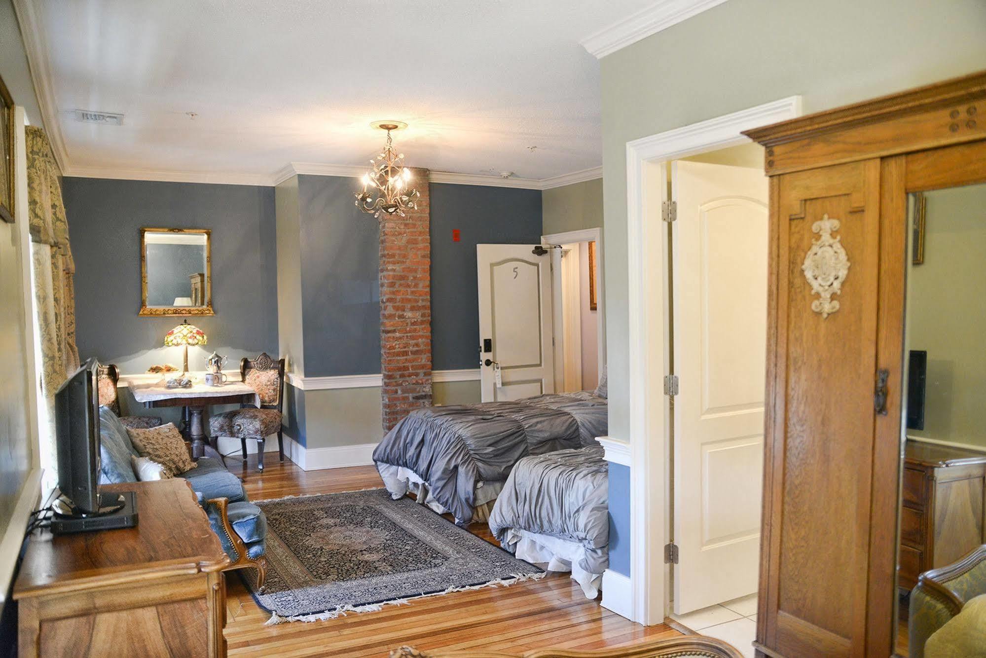 Naomi'S Inn Bed & Breakfast Springfield Bagian luar foto