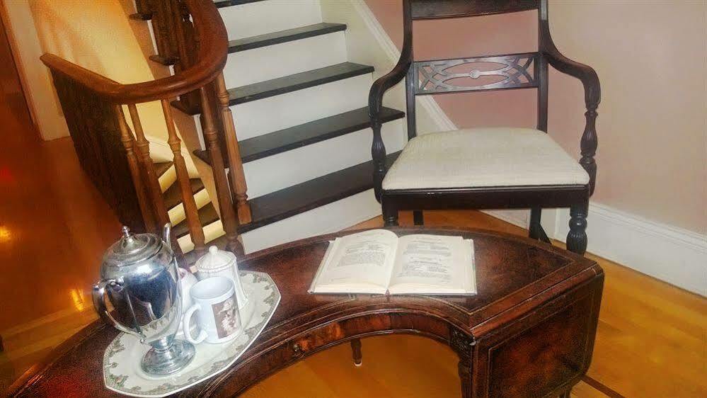 Naomi'S Inn Bed & Breakfast Springfield Bagian luar foto